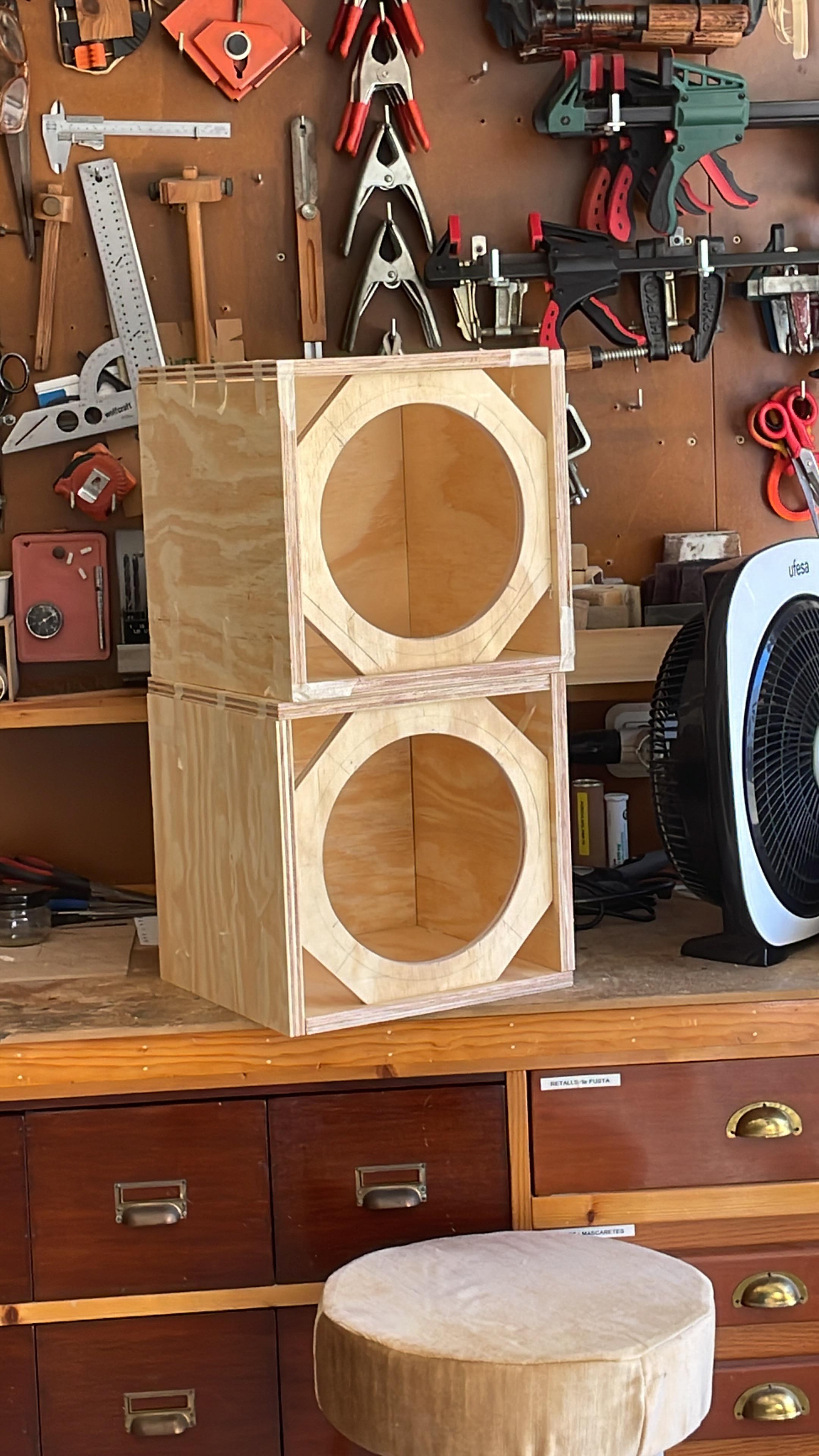 Taller con herramientas profesionales